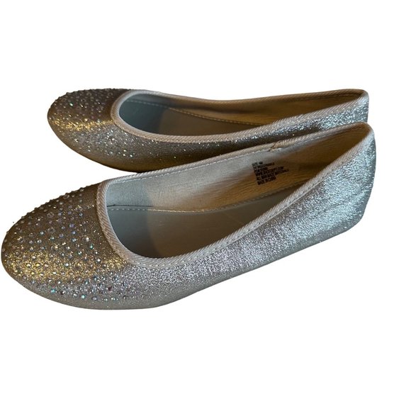 Hot Cakes Other - Hot Cakes silver beaded flats perfect for the holiday season size 4 M